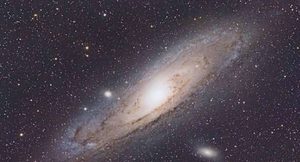 三角座星系：三角座星系在不断的被吞噬