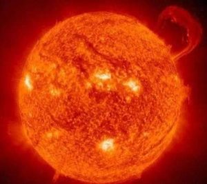 地球上看到太阳和月球的原因是什么 为什么其他星球看不到呢