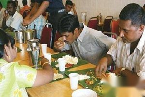 印度人吃饭为什么要用手抓？印度人用手吃饭原因