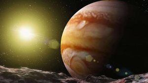 在宇宙中，哪个星球上的元素组分与太阳比较相近？