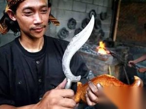 武器虽小威力巨大 历史中出现的10大极致刀剑