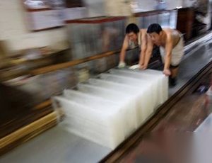 全球十大“冷职业”排行榜 水上滑梯测试员