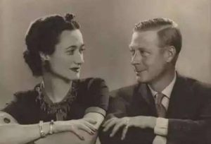 英国历史上的“千古绝唱”：他不爱江山爱美人，为她放弃王位
