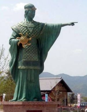 日本历史上特有的女帝时代，第一位女天皇竟嫁给了自己的哥哥