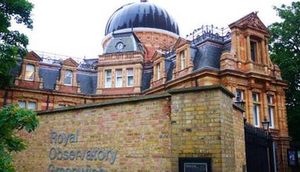 格林尼治天文台位于英国哪个城市？著名的本初子午线在哪里？