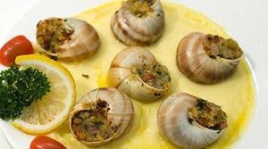 法国人做蜗牛菜花样百出，其中最有名的菜肴叫什么名字？
