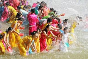 你所不知道的泼水节 外国的泼水节活动大盘点