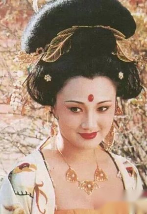 历史上的唐朝女子到底露不露胸？