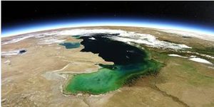 世界上最大的咸水湖在哪里？它的地形地貌是什么样的？