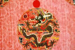云锦的地位价值：南京工艺“三宝”之首，是公认的“东方瑰宝”