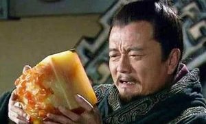提起三国袁术我们想到了奇葩，而袁术真正的致命伤是什么？