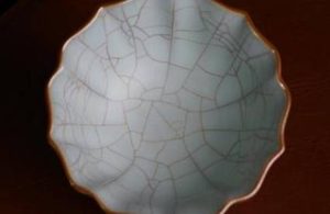 宋代汝瓷的造型古朴大方，其釉面都有着怎样的颜色？