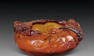 笔洗是古代用来洗笔的器皿，笔洗中又有哪些名贵材质？