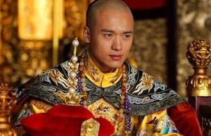 乾隆在晚年时期，为何要选择资质平庸的嘉庆为皇帝？
