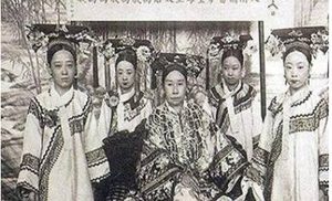 皇帝不能上朝亲政时，太后把持朝政后为何要“垂帘”？