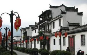 在明清时期，徽州建筑和苏州园林有着怎样的区别？