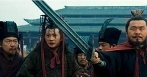 权臣可以毫无忌惮的废除皇帝，为何却不敢自立称帝？