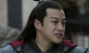 在三国演义中，至少有哪三人完全有能力击败吕布？