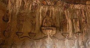 龙门石窟万佛沟最大的洞窟是谁建的？