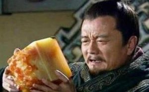 关羽对黄忠的前后态度，为什么会出现明显差异？