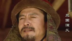 曹操手下能人也不少，为什么不派出一人出战华雄？