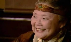 在游园过程中，刘姥姥和薛宝钗两人为何相看两相厌？
