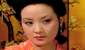 对于王熙凤而言，半文盲特性为何是她管家的优点？