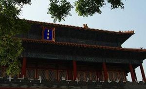 东华门在故宫的哪个方位？以前是用来做什么的？
