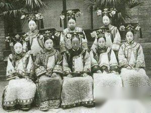 清朝后宫服饰种类 清朝后宫妃嫔服饰要求及规定
