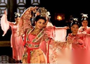 曹操为何将三个女儿一起送给了汉献帝