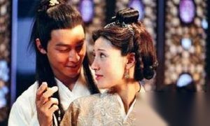 李香君与侯方域是怎样认识的？又怎样相爱的