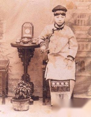古代给女子裹小脚起源哪个朝代？古代女子为何缠足