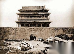 这扇门曾被称作“死门”门上的字令人毛骨悚然