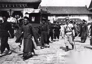 慈禧盛大葬礼：千万欧式纸人军团陪葬