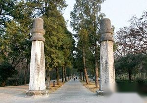 朱元璋欲定都哪座城市为中都遭激烈反对？