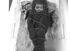 揭秘死亡罗布泊神秘古墓 惊现4000年木乃伊