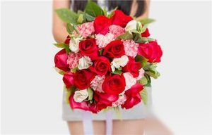 真相让人崩溃：新娘结婚时候为什么要手捧花?
