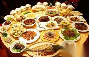 皇帝究竟怎么吃饭：揭秘皇帝吃饭的御膳流程