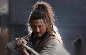 林冲为何要拱手把梁山老大之位让给晁盖?