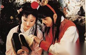 贾宝玉为何爱吃女孩嘴上的胭脂 他都吃过谁的？