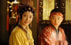 揭秘：贾宝玉为何对嫂子王熙凤亲昵乱摸不避嫌？