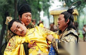 古代皇帝奇葩癖好 竟偷看宫女洗澡摔下房檐！