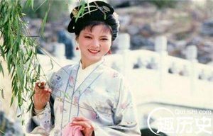 红楼梦中贾宝玉的丫鬟袭人的名字是怎么来的