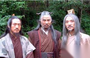 丐帮不同时期的帮主汪剑通和洪七公之间的关系