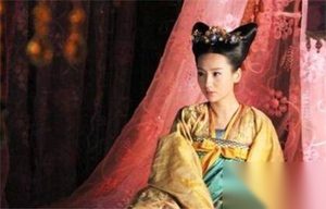 她是皇帝的奶妈却阴狠至极 淫乱后宫杀害皇子