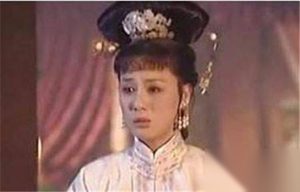 康熙为何让最爱的妃子刷马桶以致于最后被砸死
