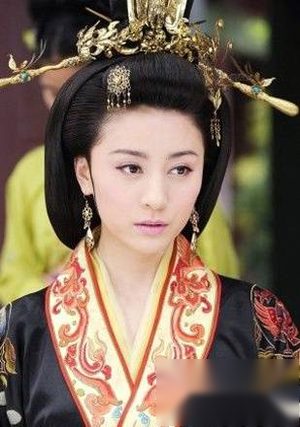 历史上越王勾践献给夫差的美女除西施还有谁？