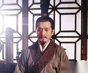 春秋时期一位英君，阻挡秦国进攻十数年