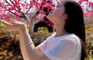崔护【题都城南庄】背后的故事，人面桃花相映红