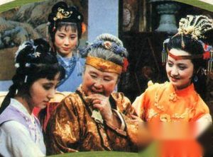 揭秘：在小说红楼梦中王夫人是如何打败了贾母？